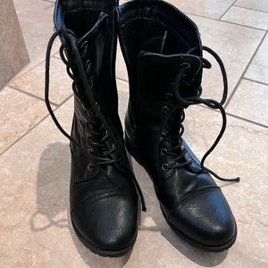 Black Combat Boots sized 8.5 EUC
